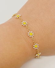 Load image into Gallery viewer, All Around Daisy Bracelet
