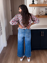 Load image into Gallery viewer, Judy Blue Cropped Wide Leg Jeans
