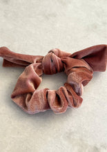Load image into Gallery viewer, velvet rose blush bow scrunchie
