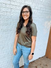 Load image into Gallery viewer, Olive green twist top basic quality 
